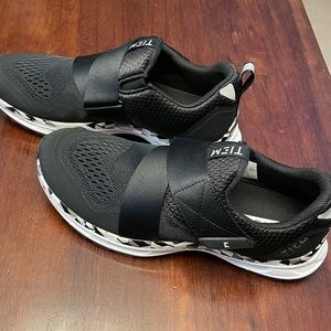 TIEM Slipstream- Black Geometric